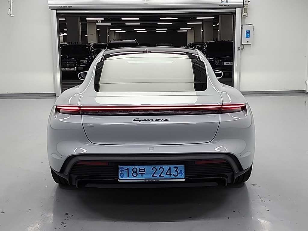 Porsche Taycan - Vista 3