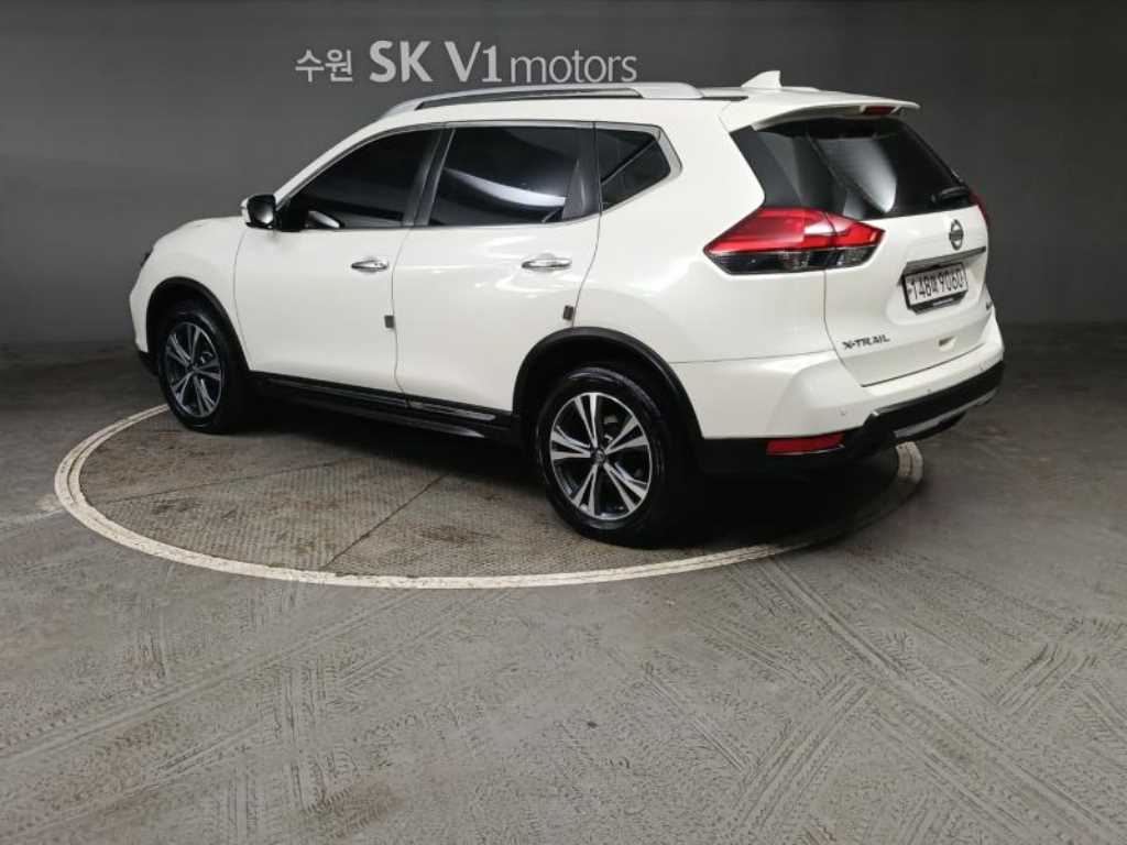 Nissan Extrail - Vista 4