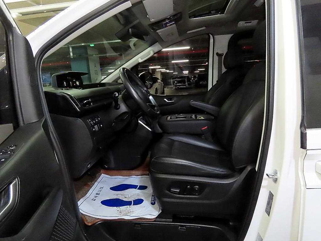 HYUNDAI Staria - Vista 6