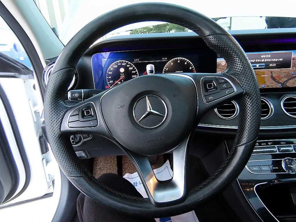 Mercedes Benz E class - Vista 8