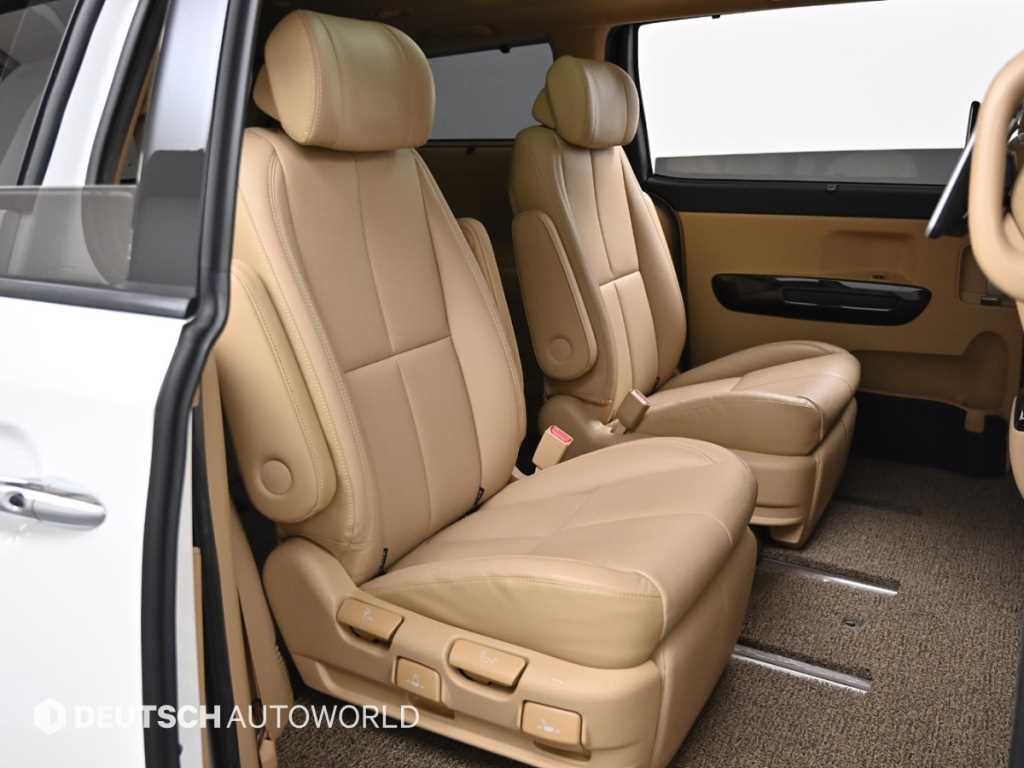 KIA Carnival - Vista 12