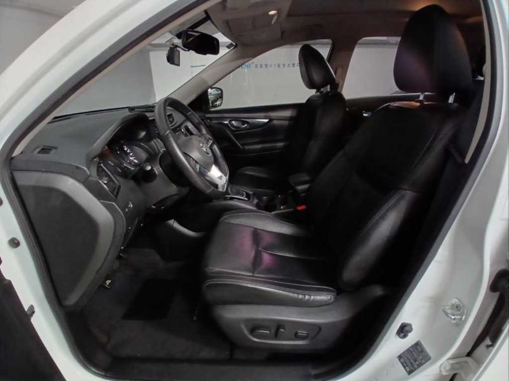 Nissan Extrail - Vista 7