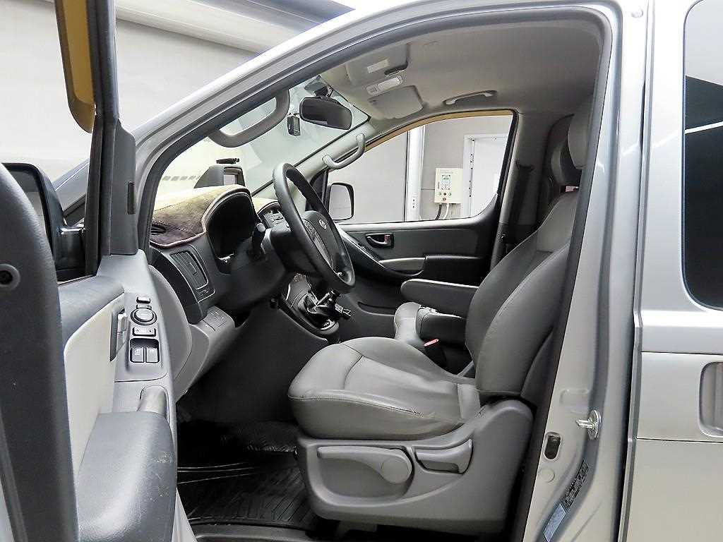 HYUNDAI Starex - Vista 5