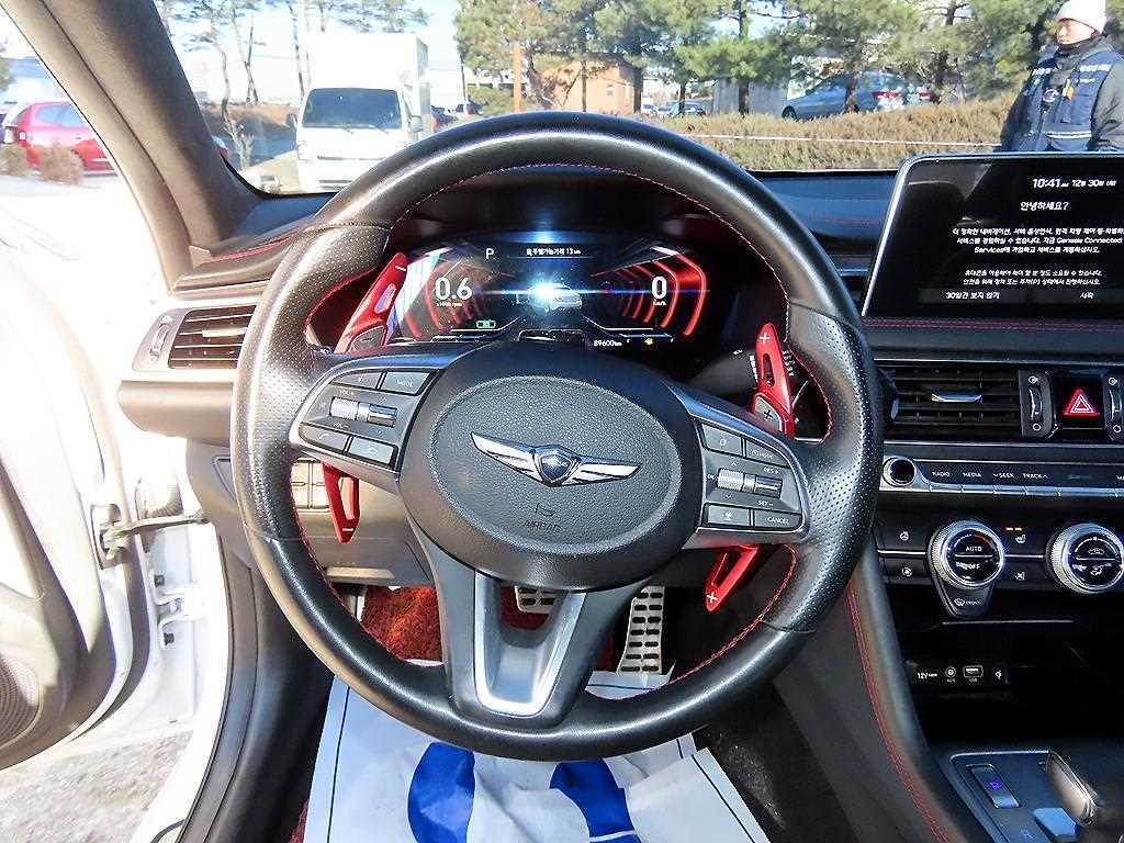 Genesis G70 - Vista 8