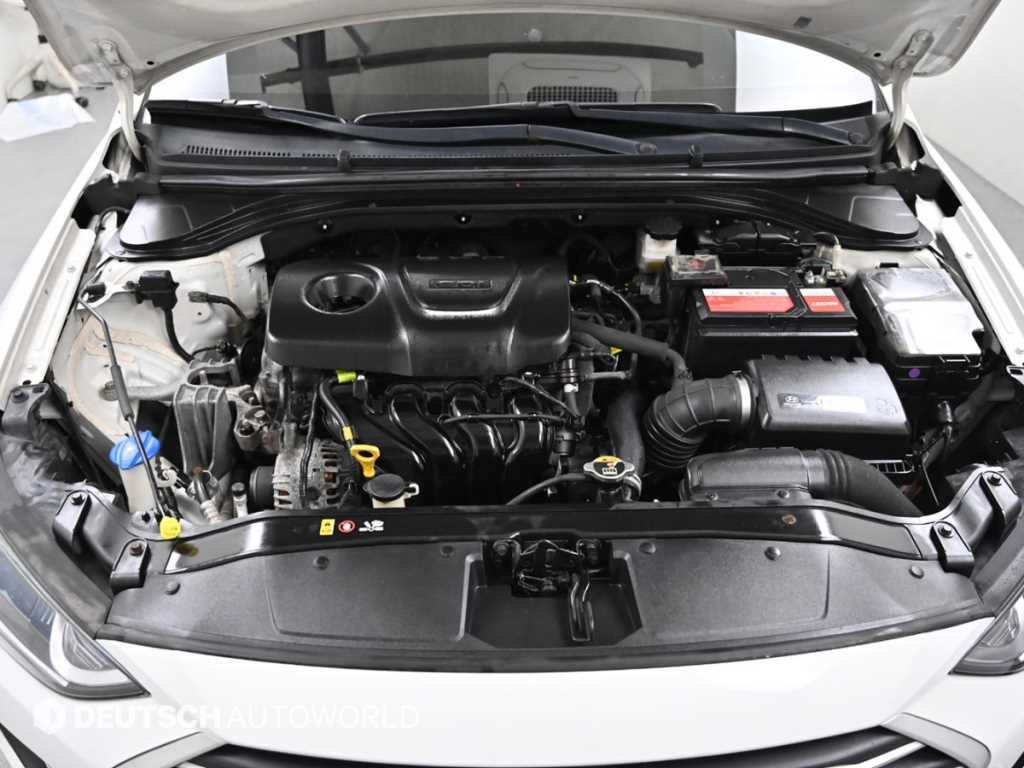 HYUNDAI Avante - Vista 7