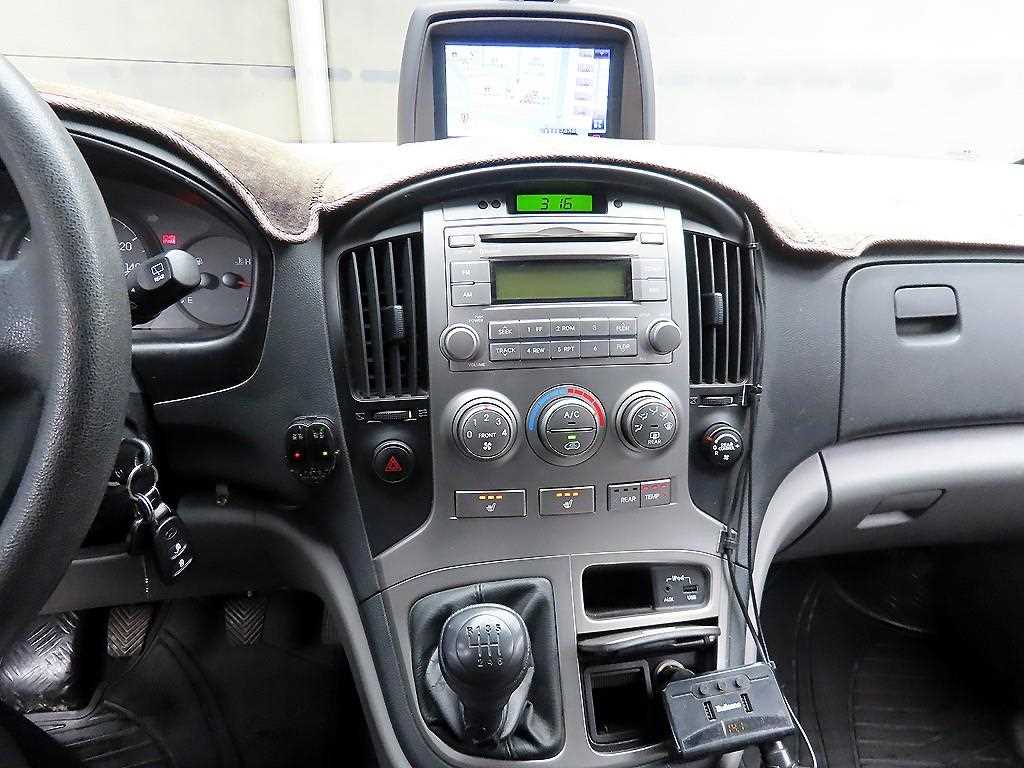 HYUNDAI Starex - Vista 12