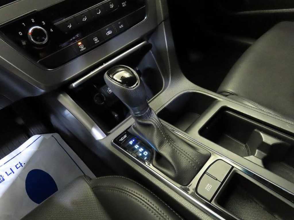 HYUNDAI Sonata - Vista 12