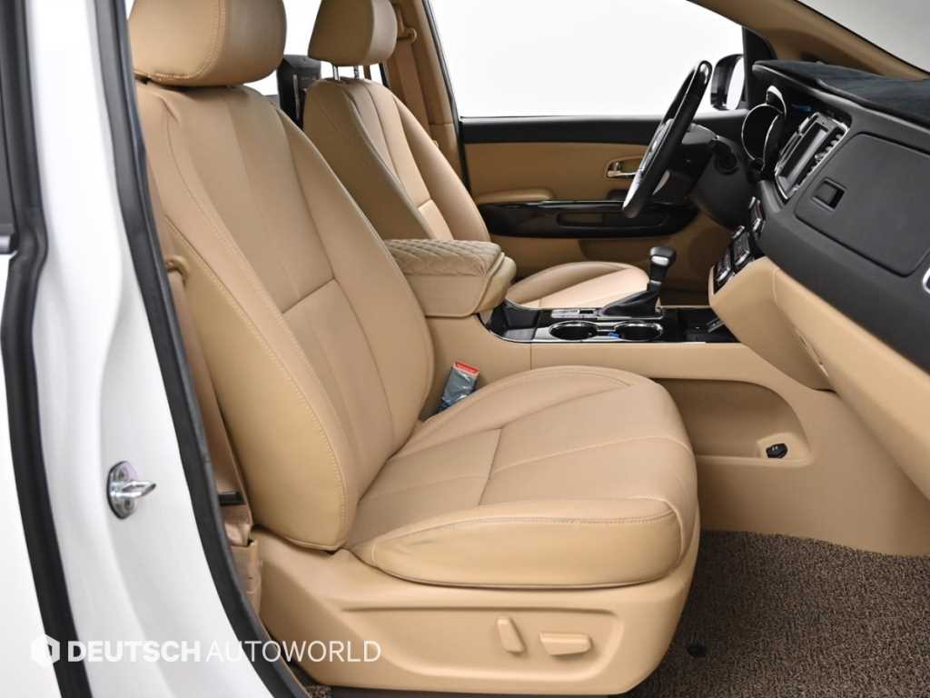 KIA Carnival - Vista 10