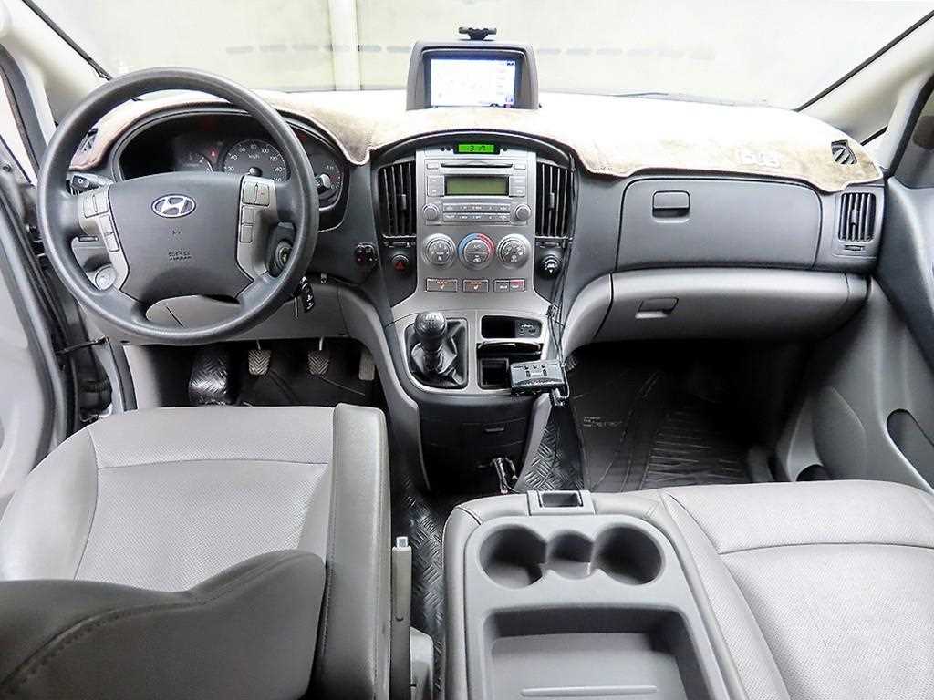 HYUNDAI Starex - Vista 7