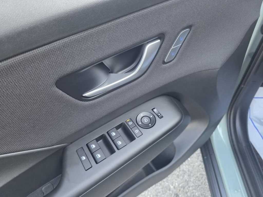 HYUNDAI Kona - Vista 12