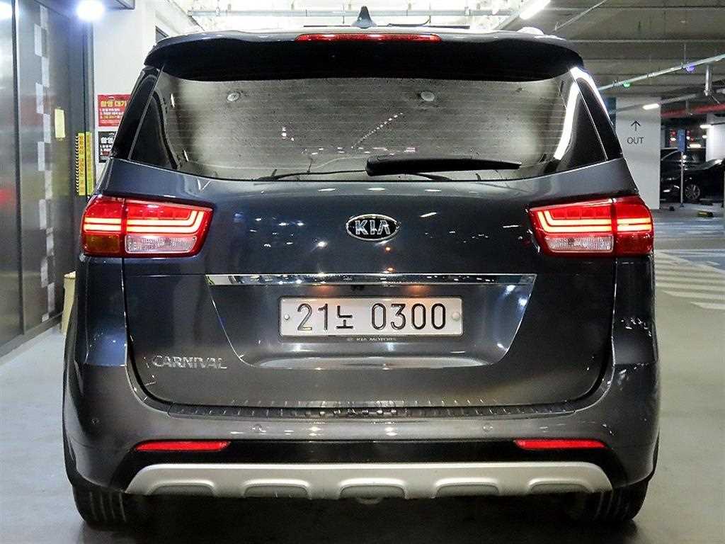 KIA Carnival - Vista 5