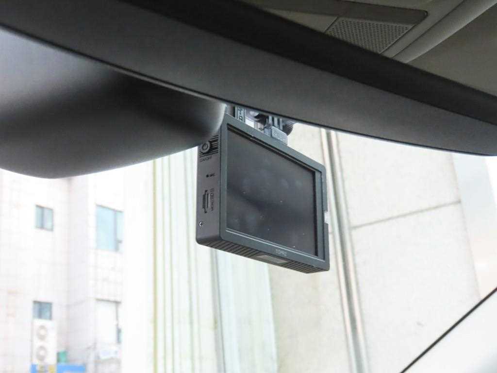 Jaguar XE - Vista 11