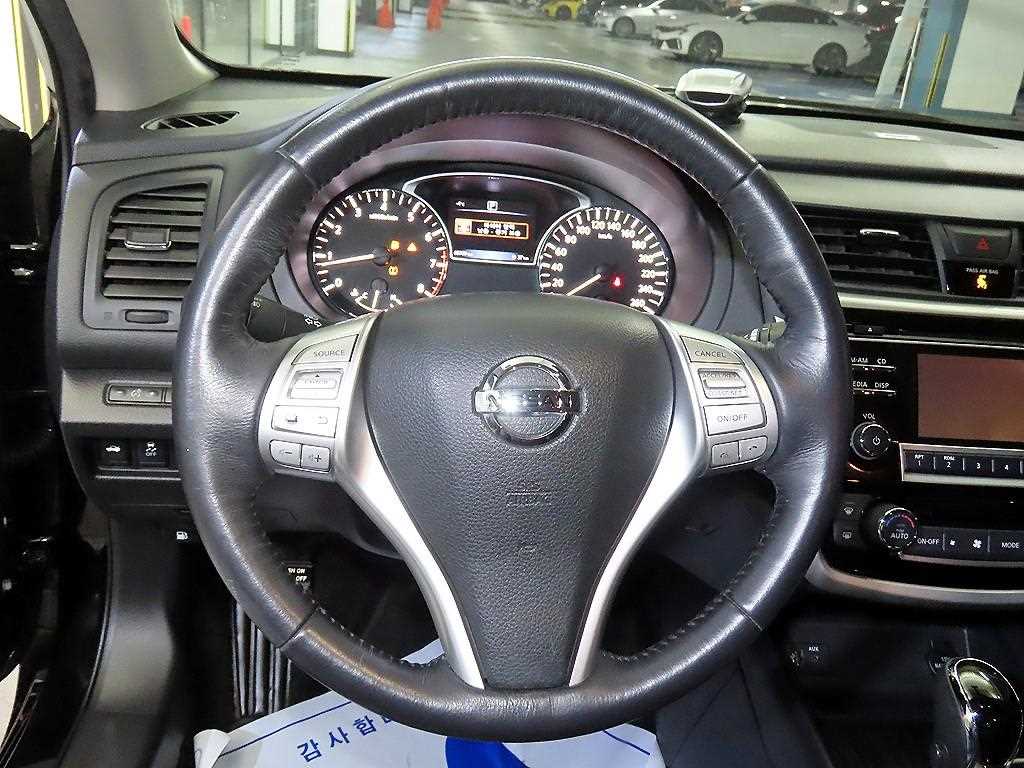 Nissan Altima - Vista 8