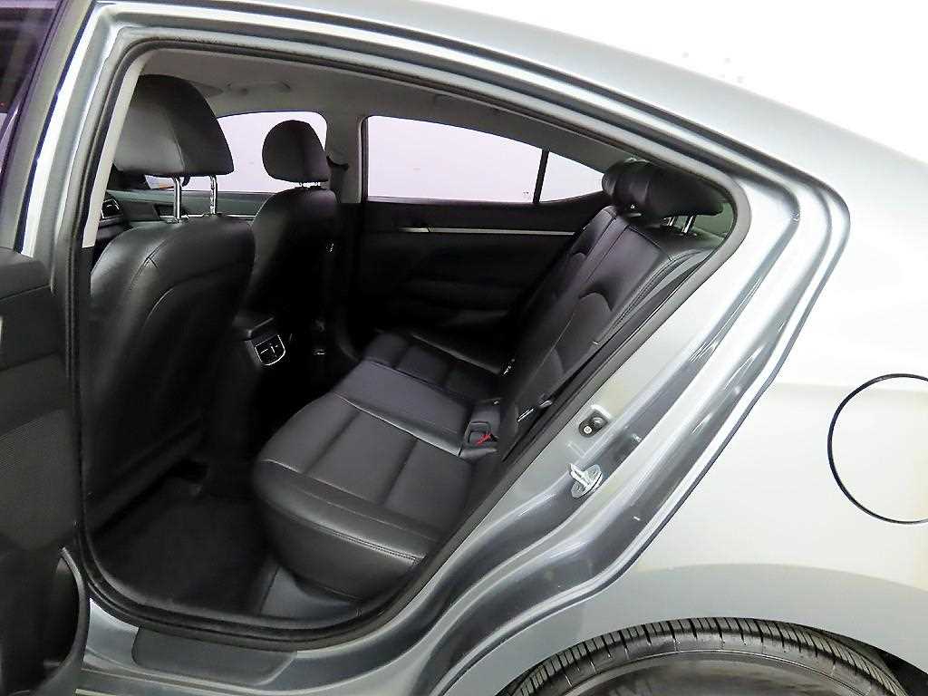 HYUNDAI Avante - Vista 6