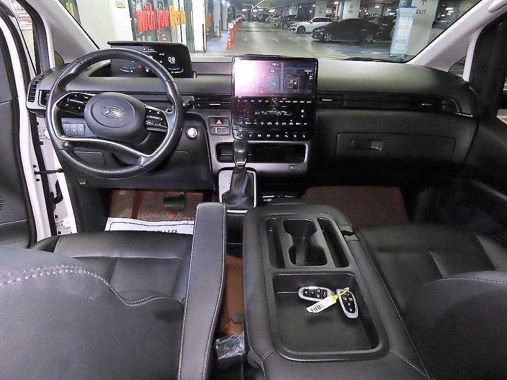 HYUNDAI Staria - Vista 10