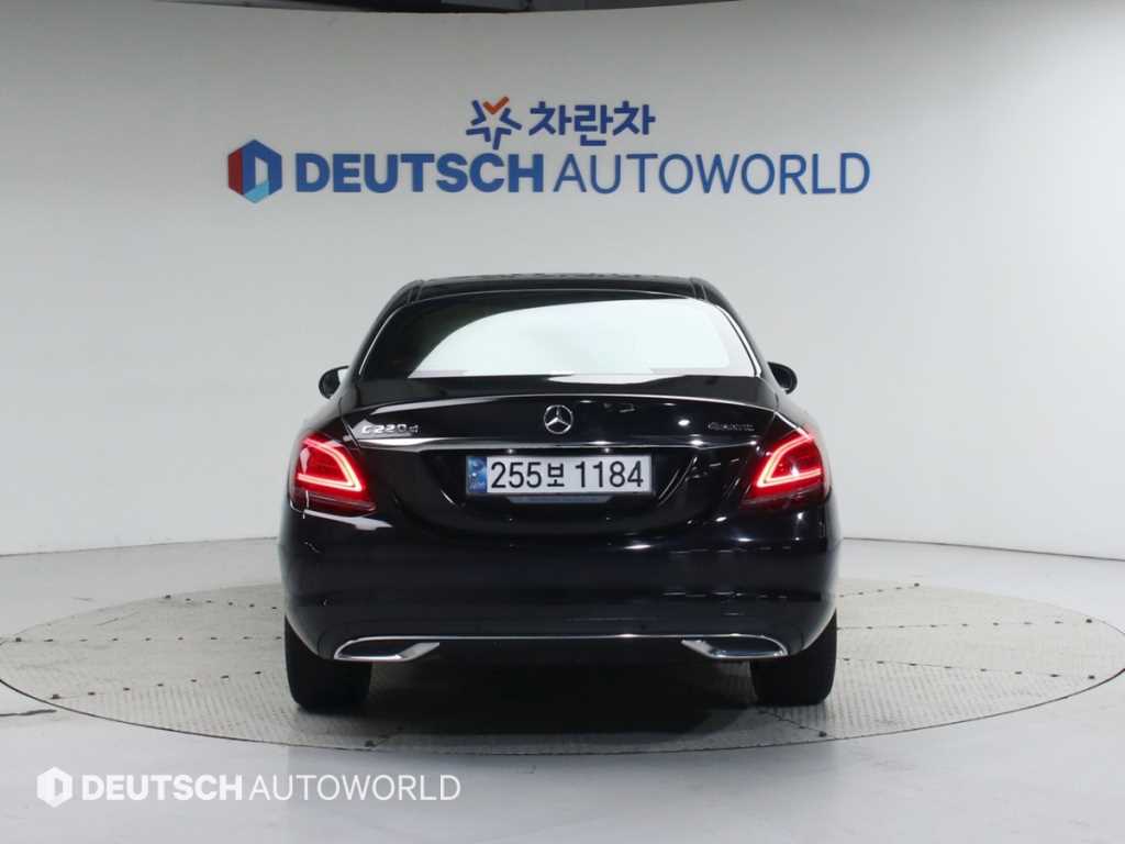 Mercedes Benz C Class - Vista 4