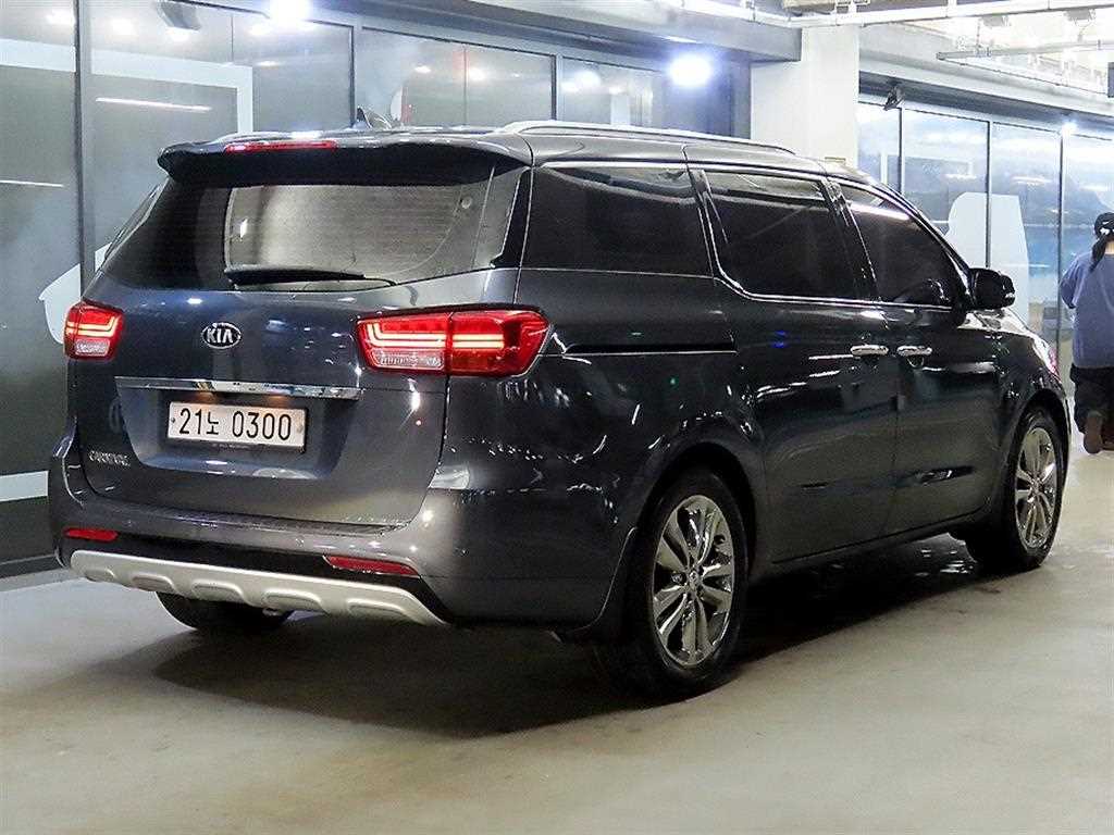 KIA Carnival - Vista 4