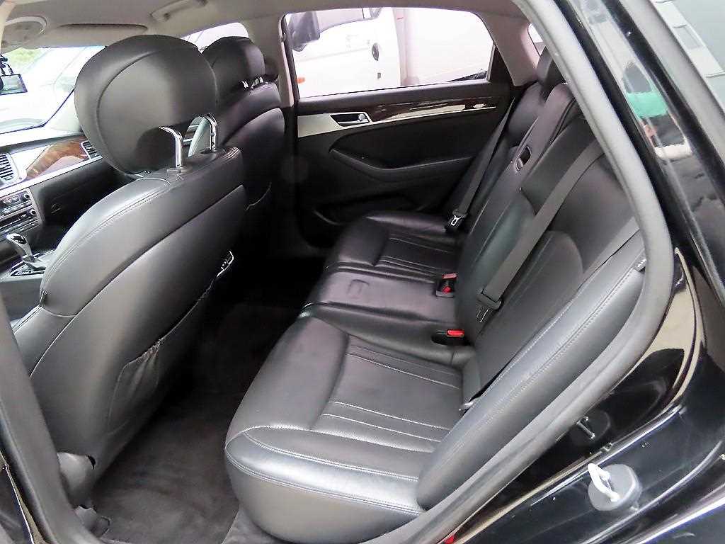HYUNDAI Genesis - Vista 6