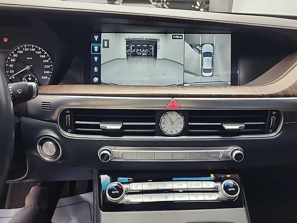 Genesis G90 - Vista 10