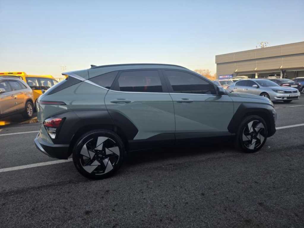 HYUNDAI Kona - Vista 4