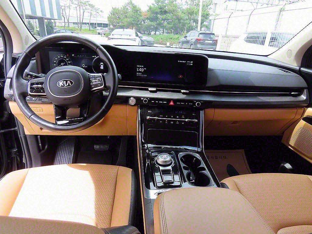 KIA Carnival - Vista 8