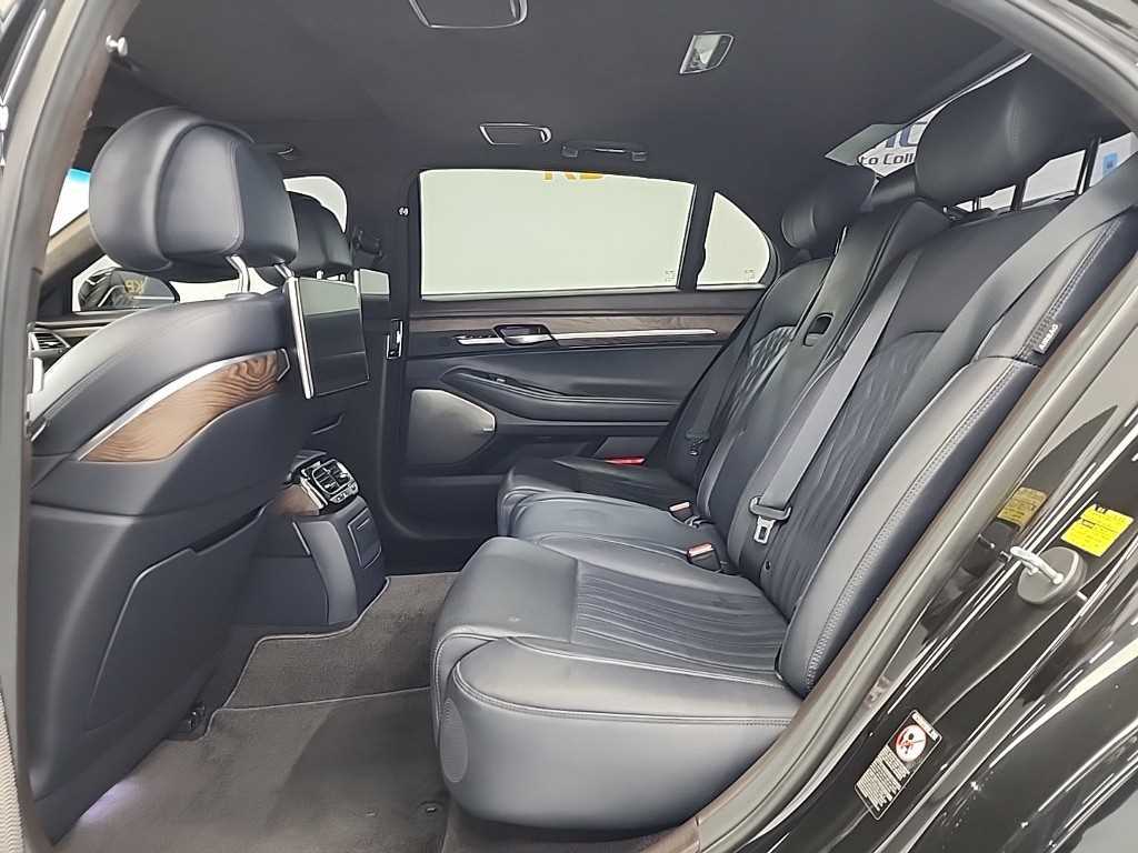 Genesis G90 - Vista 12