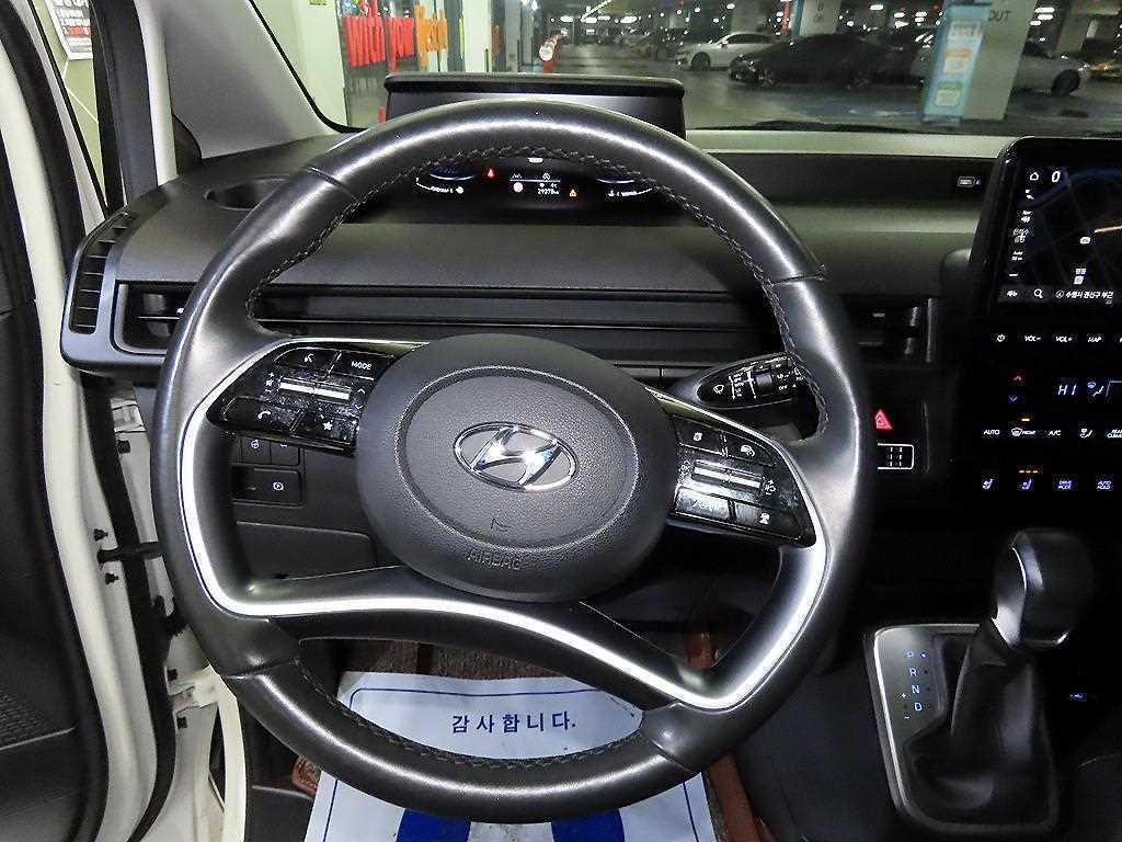 HYUNDAI Staria - Vista 8