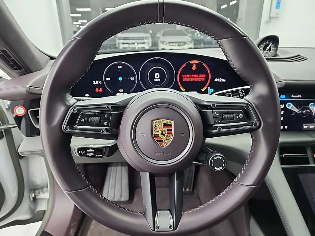 Porsche Taycan - Vista 9