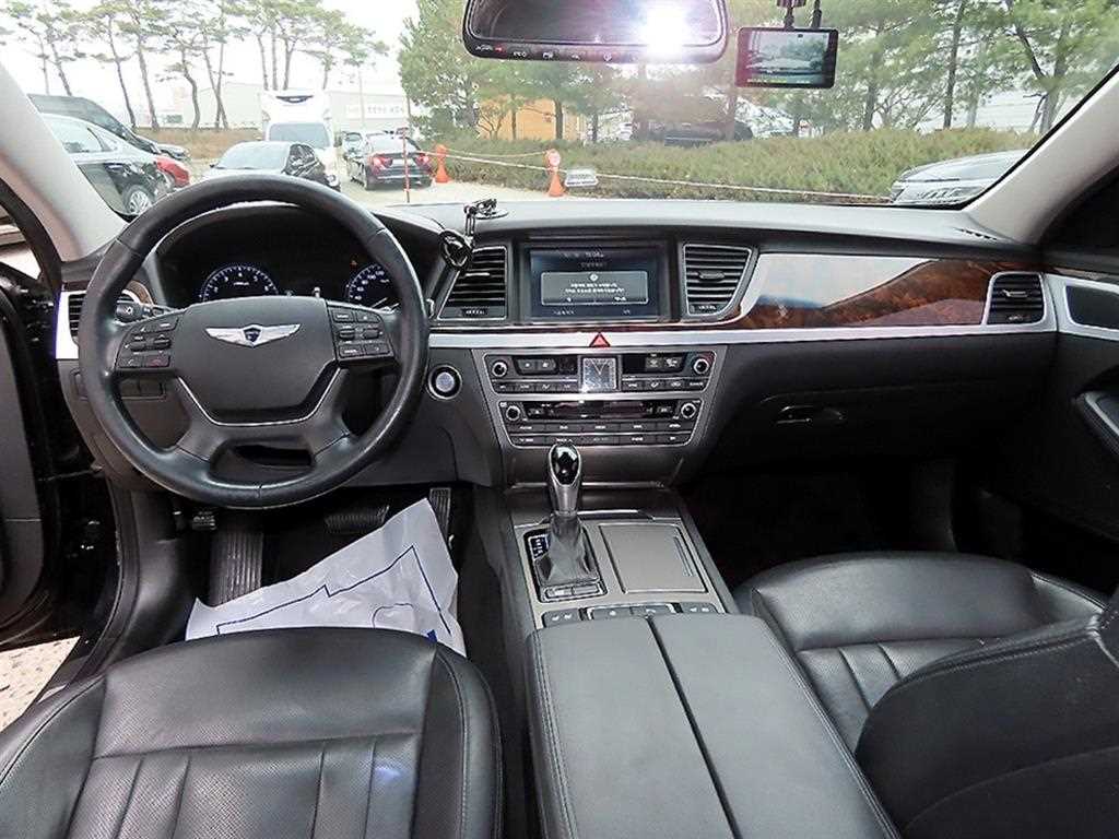 HYUNDAI Genesis - Vista 7