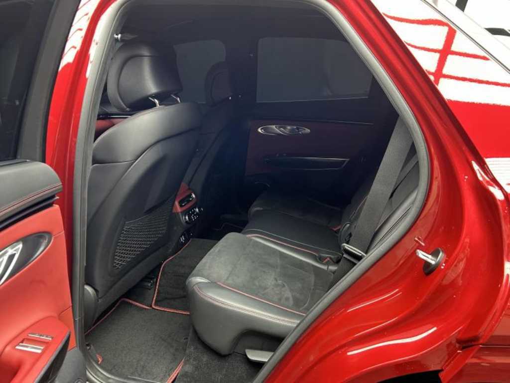 Genesis GV70 - Vista 6