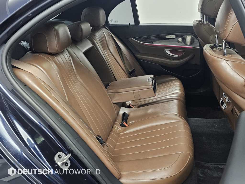 Mercedes Benz E class - Vista 12