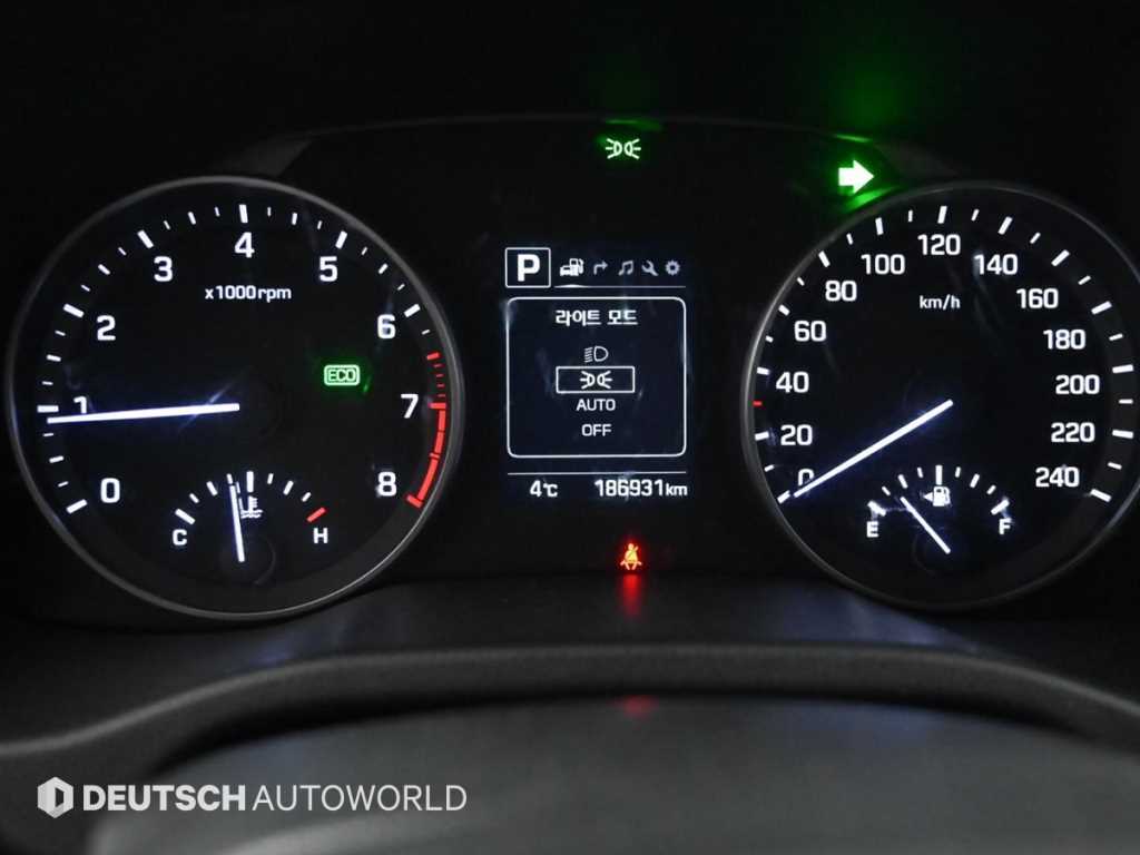 HYUNDAI Avante - Vista 9