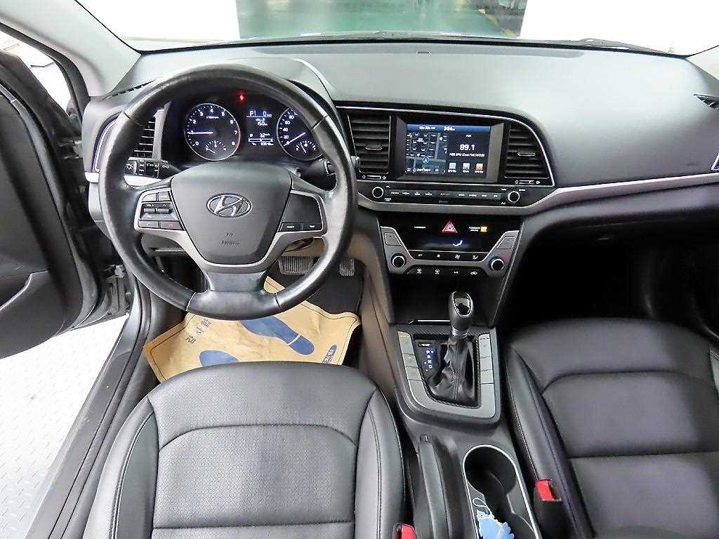 HYUNDAI Avante - Vista 7