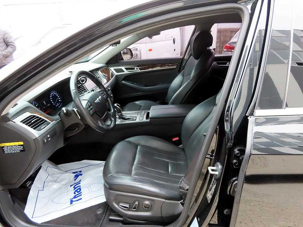 HYUNDAI Genesis - Vista 5