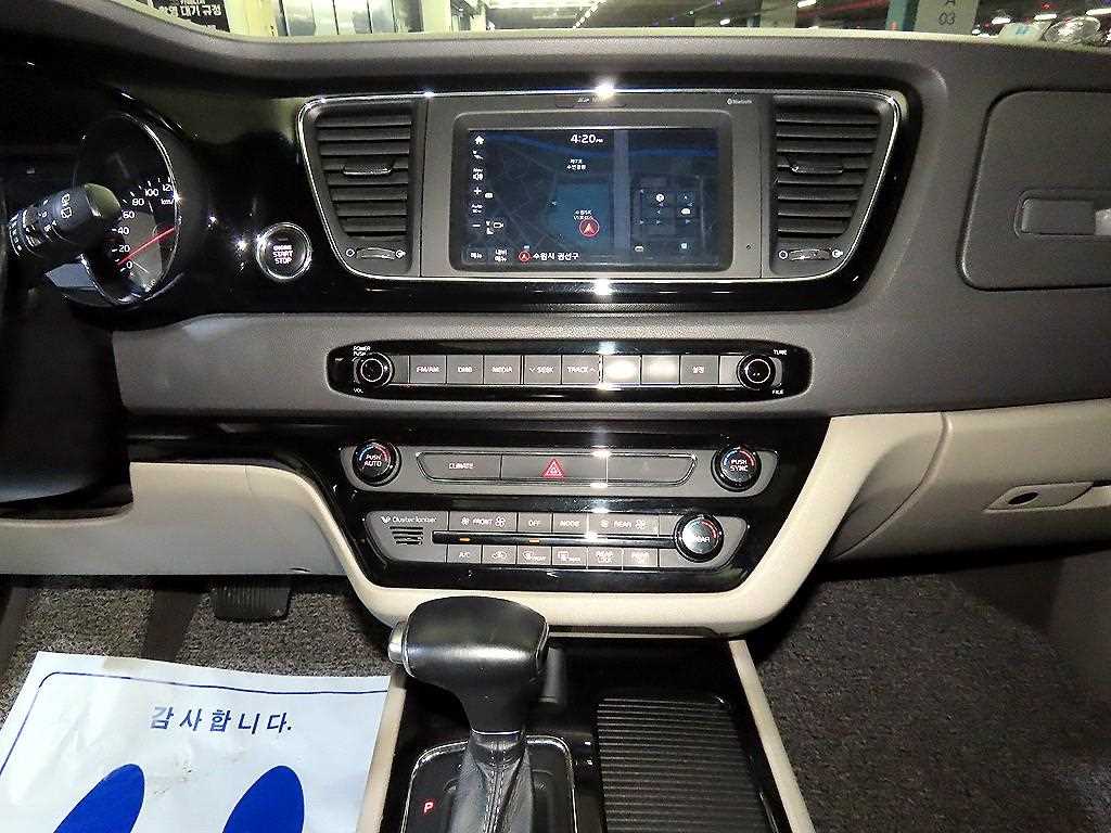 KIA Carnival - Vista 11