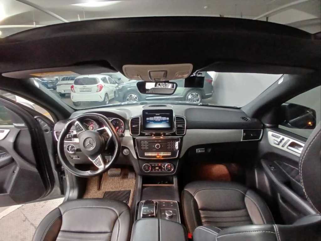 Mercedes Benz GLE Class - Vista 6