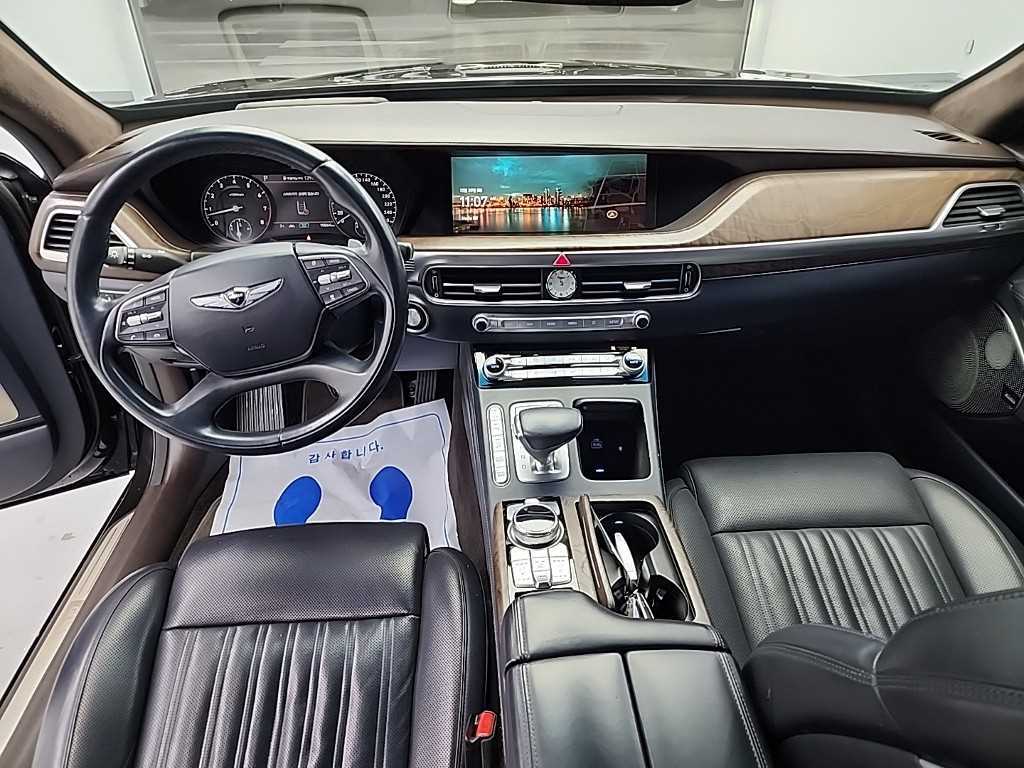 Genesis G90 - Vista 7