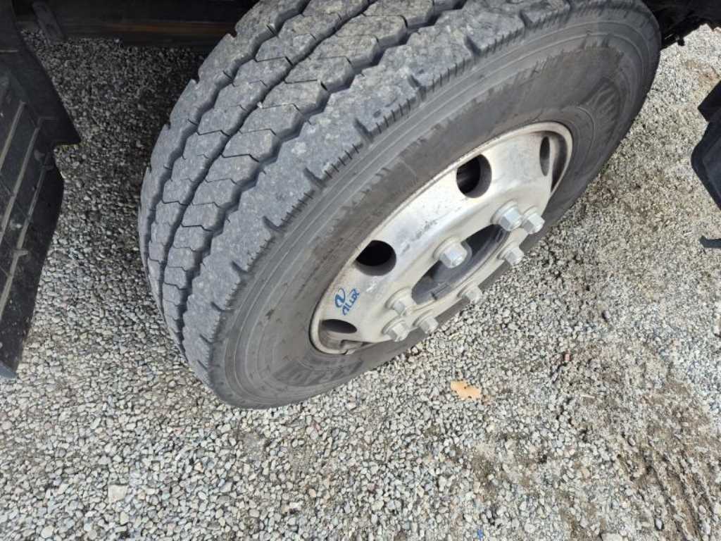 medium and large cargo truck - Vista 11