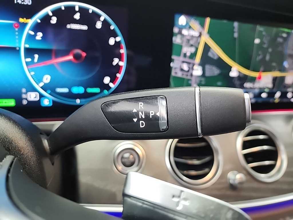 Mercedes Benz E class - Vista 8