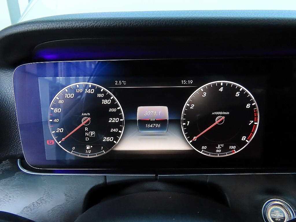 Mercedes Benz E class - Vista 9