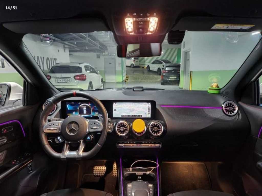 Mercedes Benz GLA Class - Vista 8