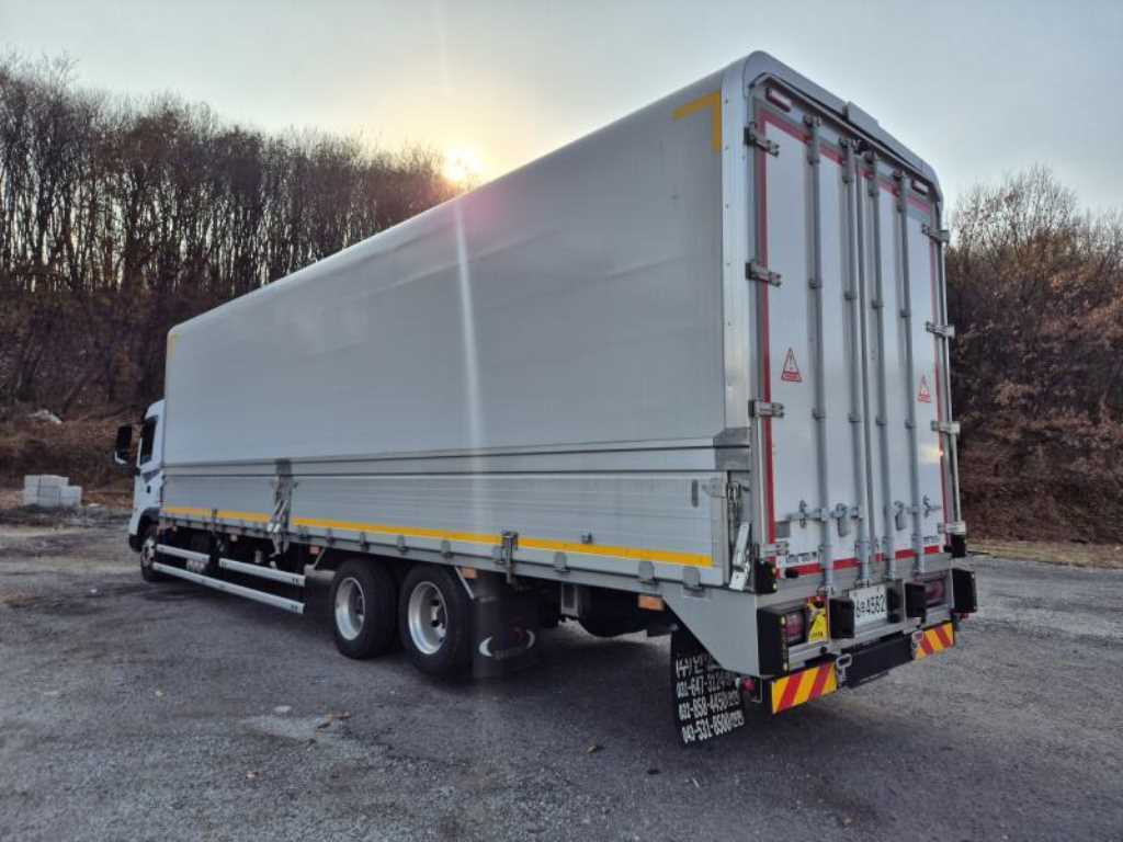 medium and large cargo truck - Vista 4