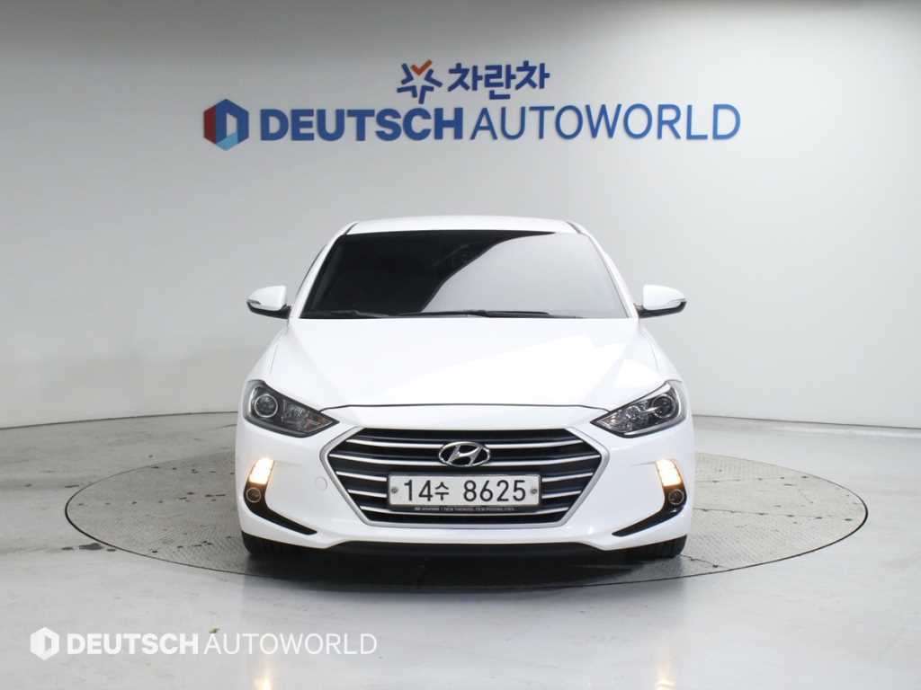 HYUNDAI Avante - Vista 2