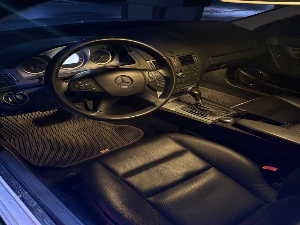 Mercedes Benz C Class - Vista 4