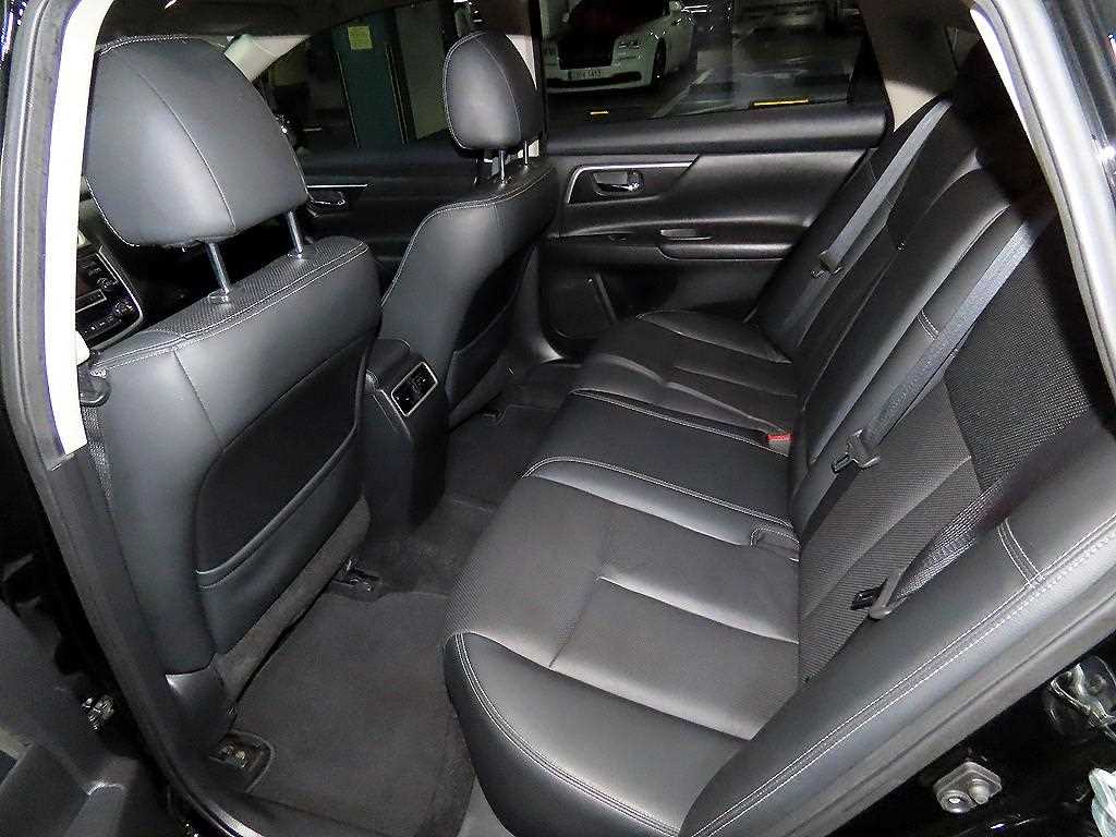 Nissan Altima - Vista 7