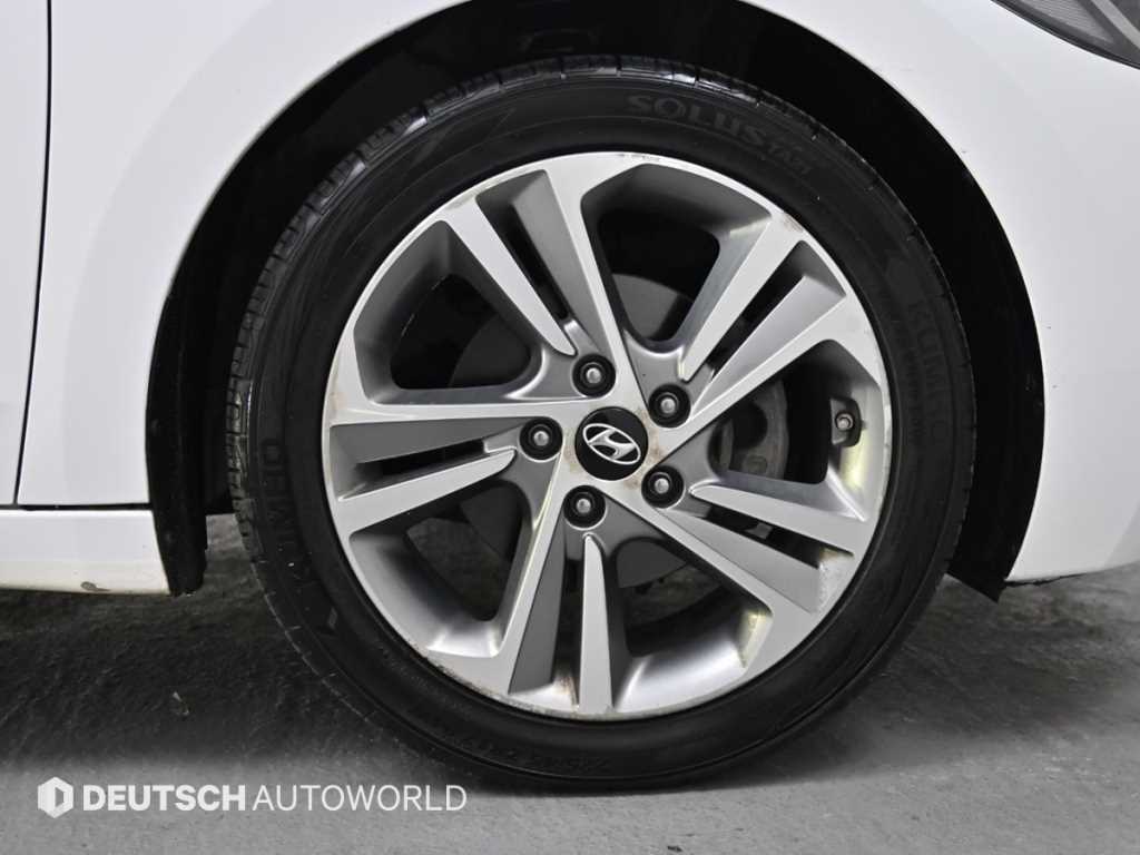 HYUNDAI Avante - Vista 6