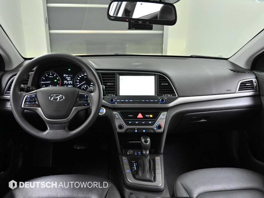 HYUNDAI Avante - Vista 8