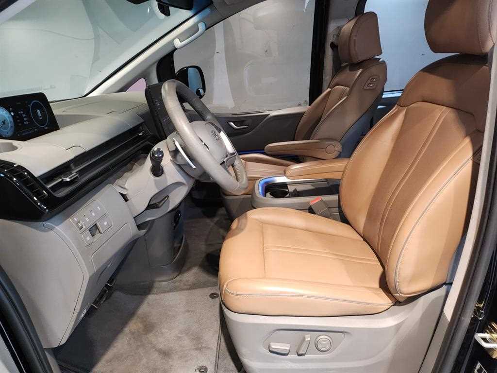 HYUNDAI Staria - Vista 10