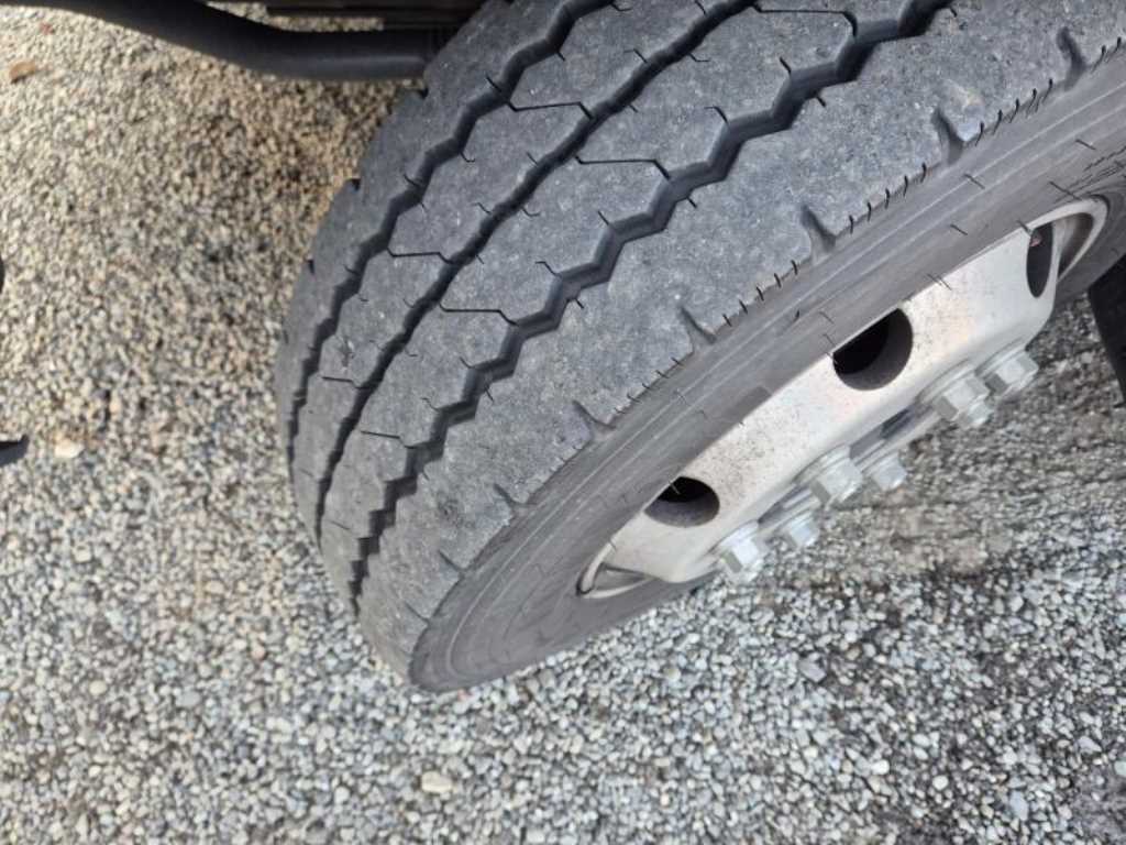 medium and large cargo truck - Vista 8