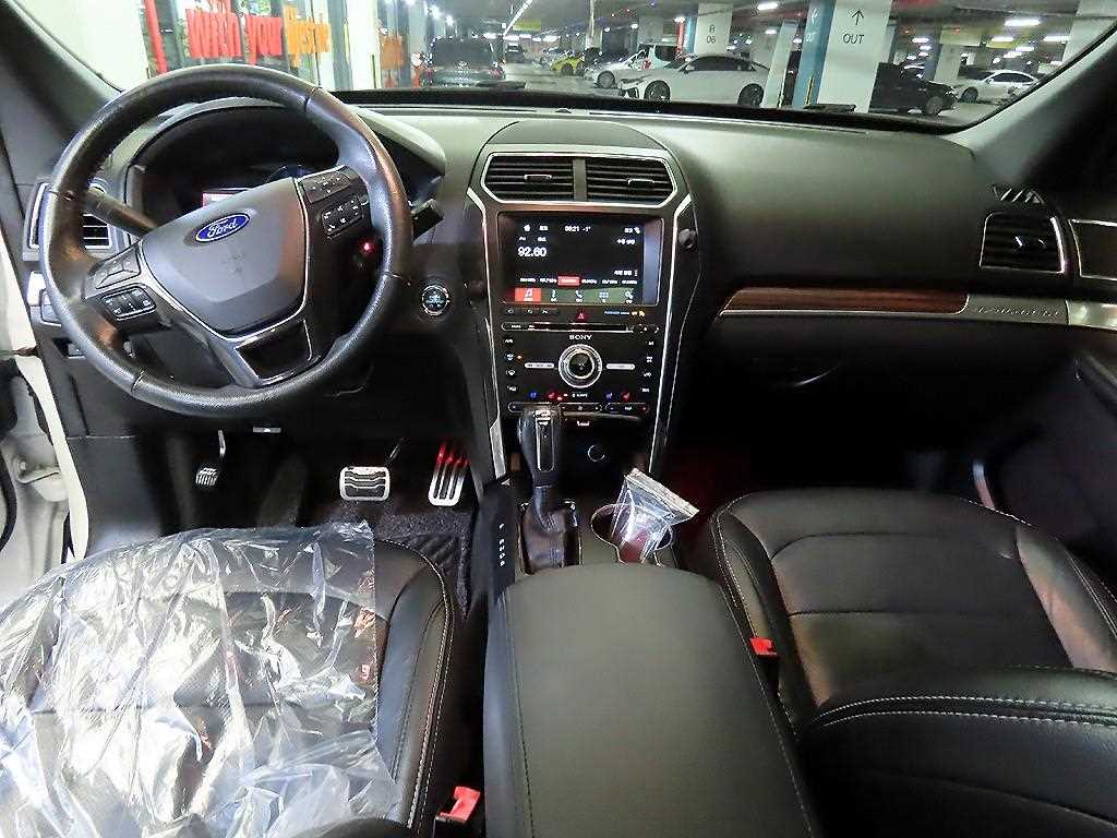 Ford Explorer - Vista 10